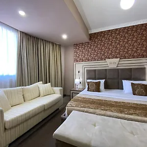 Deluxe 4*, Tirana Albánie
